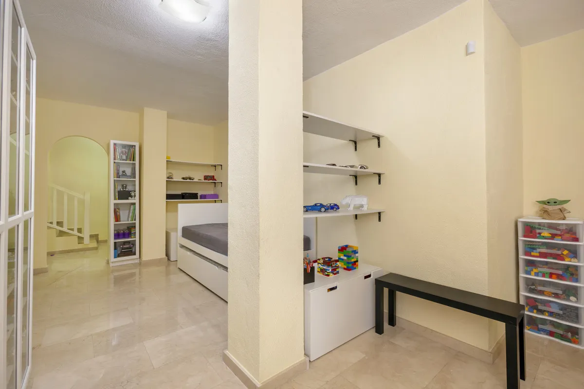 ed5827e8-c975-49b8-b50c-4fad703e45ab