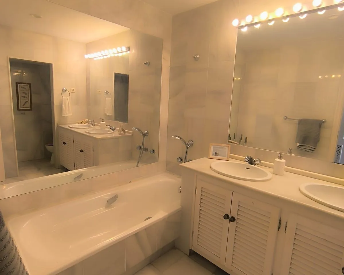 bc1d963f-a931-4eb8-baee-141a3b2e04ce