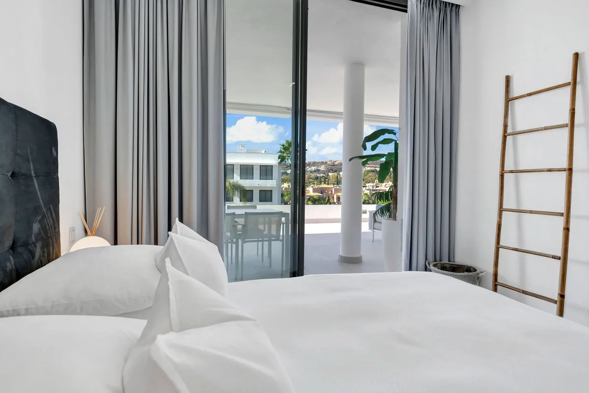 707d63d8-72a1-41cc-a28c-86aa3a74d17e