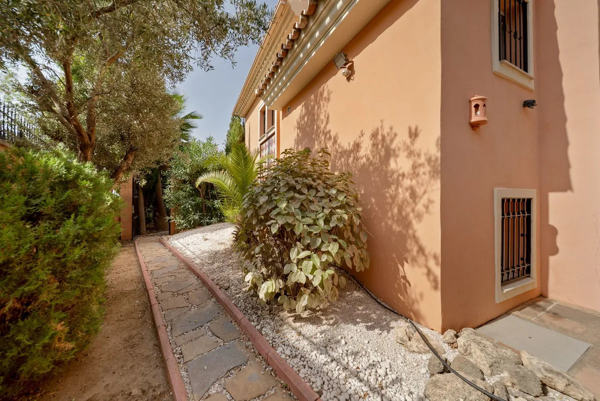 92811604-8eb8-4663-8d9b-ffd99f77b41e