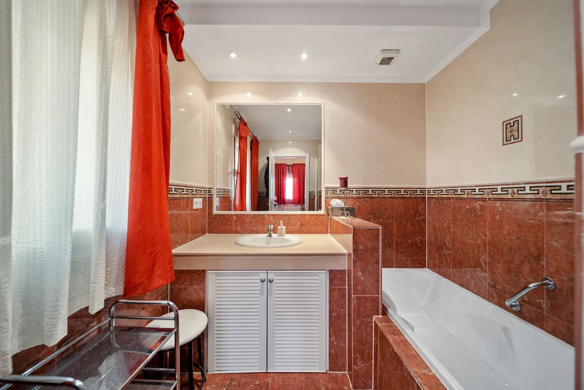 bb3adb81-afbb-40d8-8208-fc7076618953