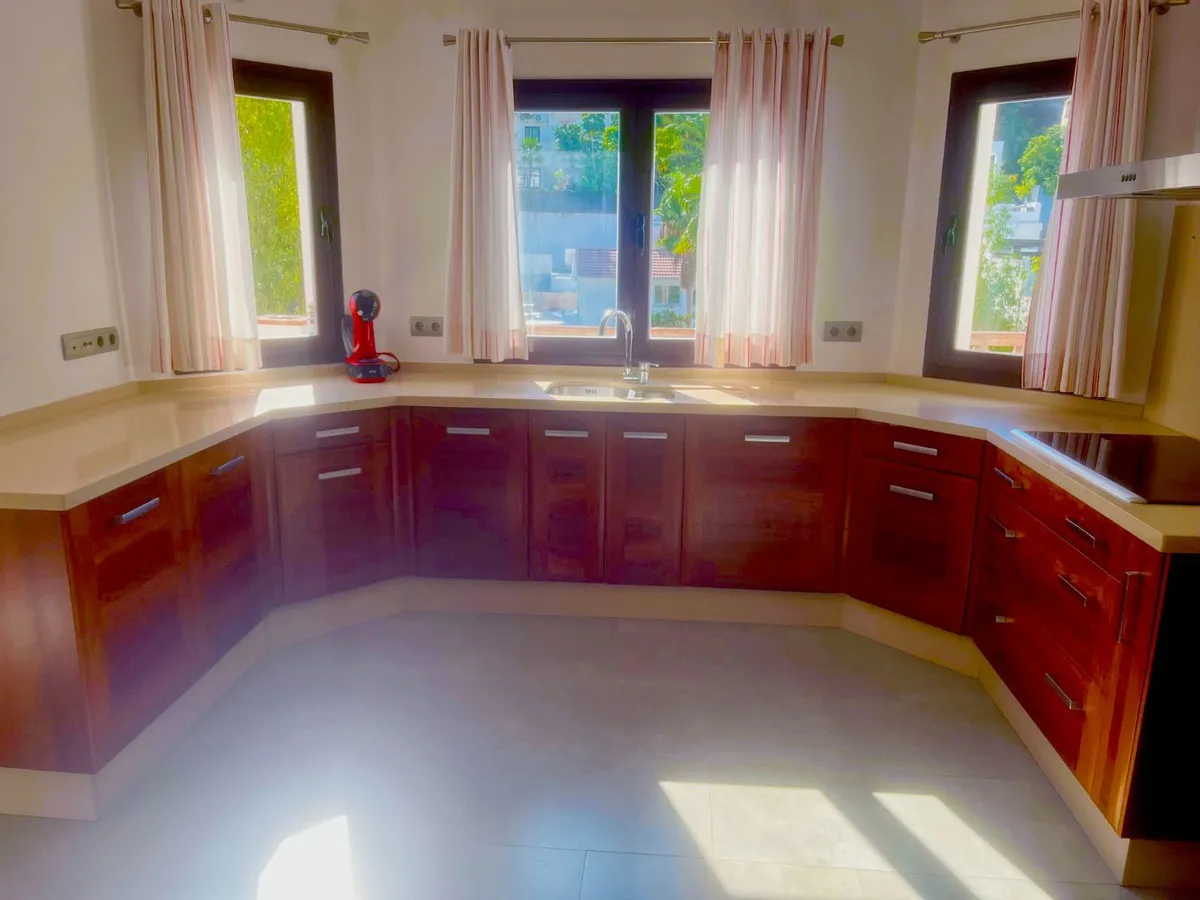 a2150f7c-9eb0-46b1-964d-9620e485017c