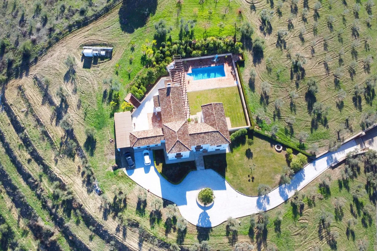 1c641114-c18b-4f3d-8fff-c319e0f8494d