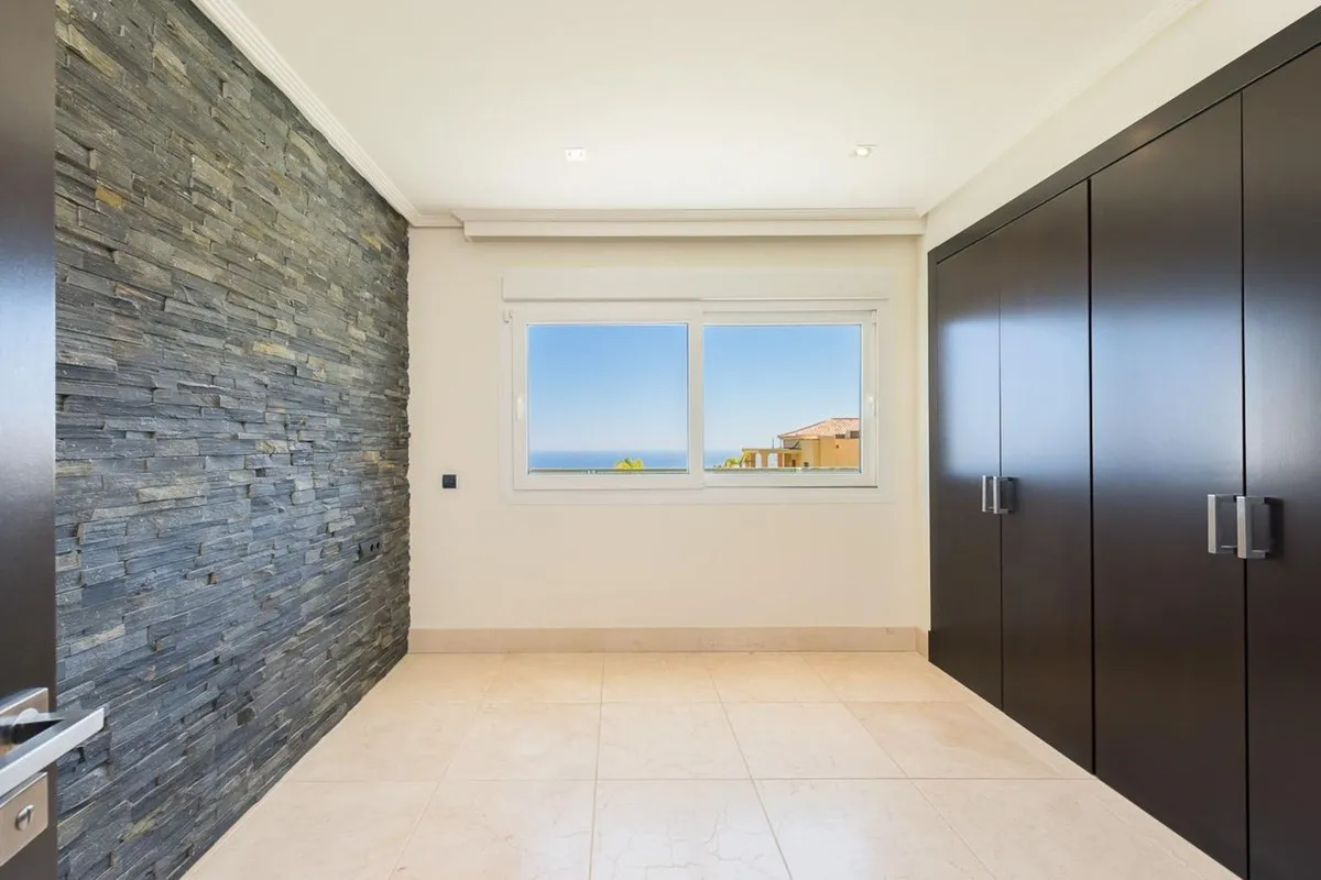 f136f3db-1ac9-4015-a577-28d87761e86c