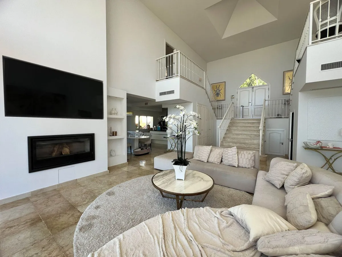 24a9daf9-20f7-4e7e-b1d1-4eb9d6a64d8a