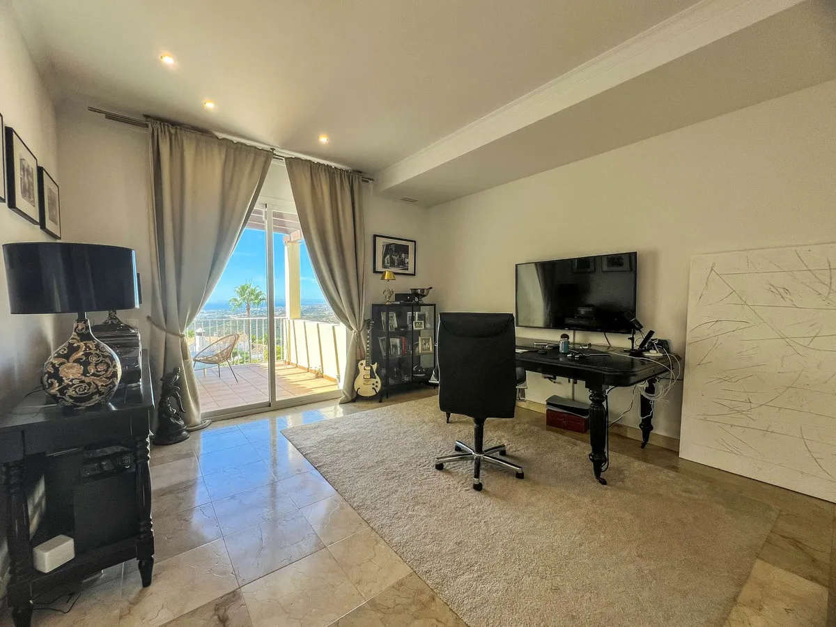 b7cd7311-ffb8-4e0b-8d57-bb58a8e08c4f