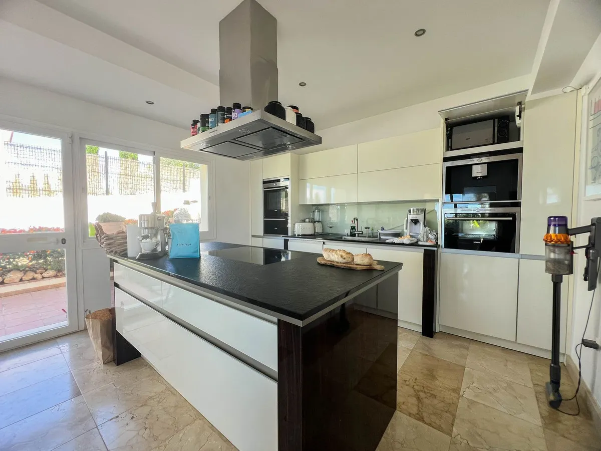 bbdb7d5a-43e9-4561-9b8f-f23f6cfdfcca