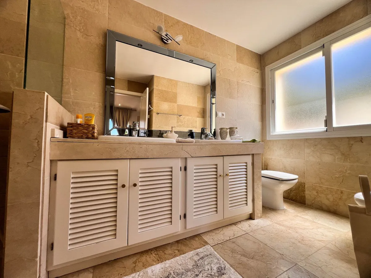 c9b16ba8-9d18-450a-b284-c40f1a8855c4