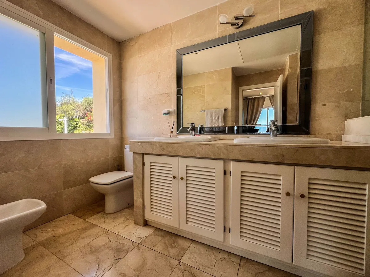 fa27ef3e-76d7-4b7d-be46-78fa1baf80cf