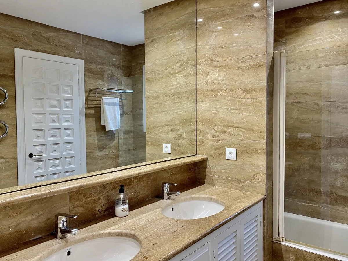 c63cca37-0b4e-450b-bae8-0557bc6c69c3