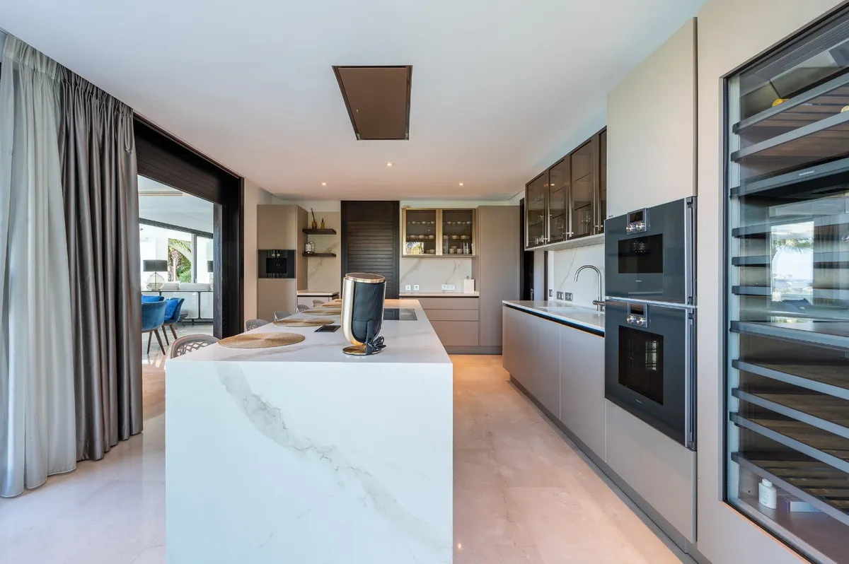 5fadc1c0-43b7-455e-8659-d131a8c71840