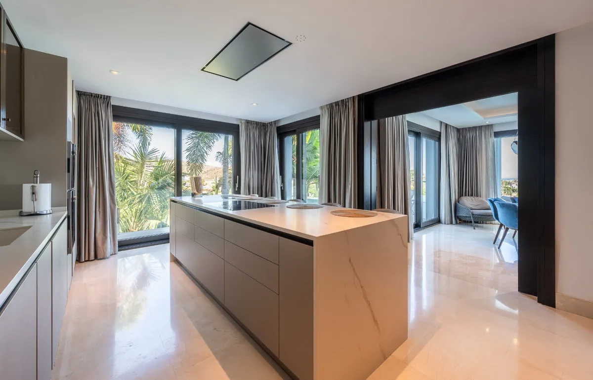 c1c43cd6-5f8c-4456-8afb-9ceccd296828