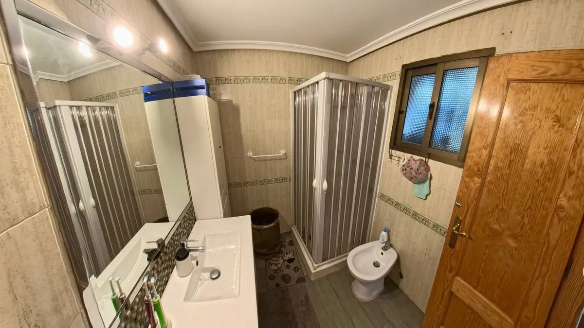 a03033f9-cf9c-4100-8d28-2f954e5a3838