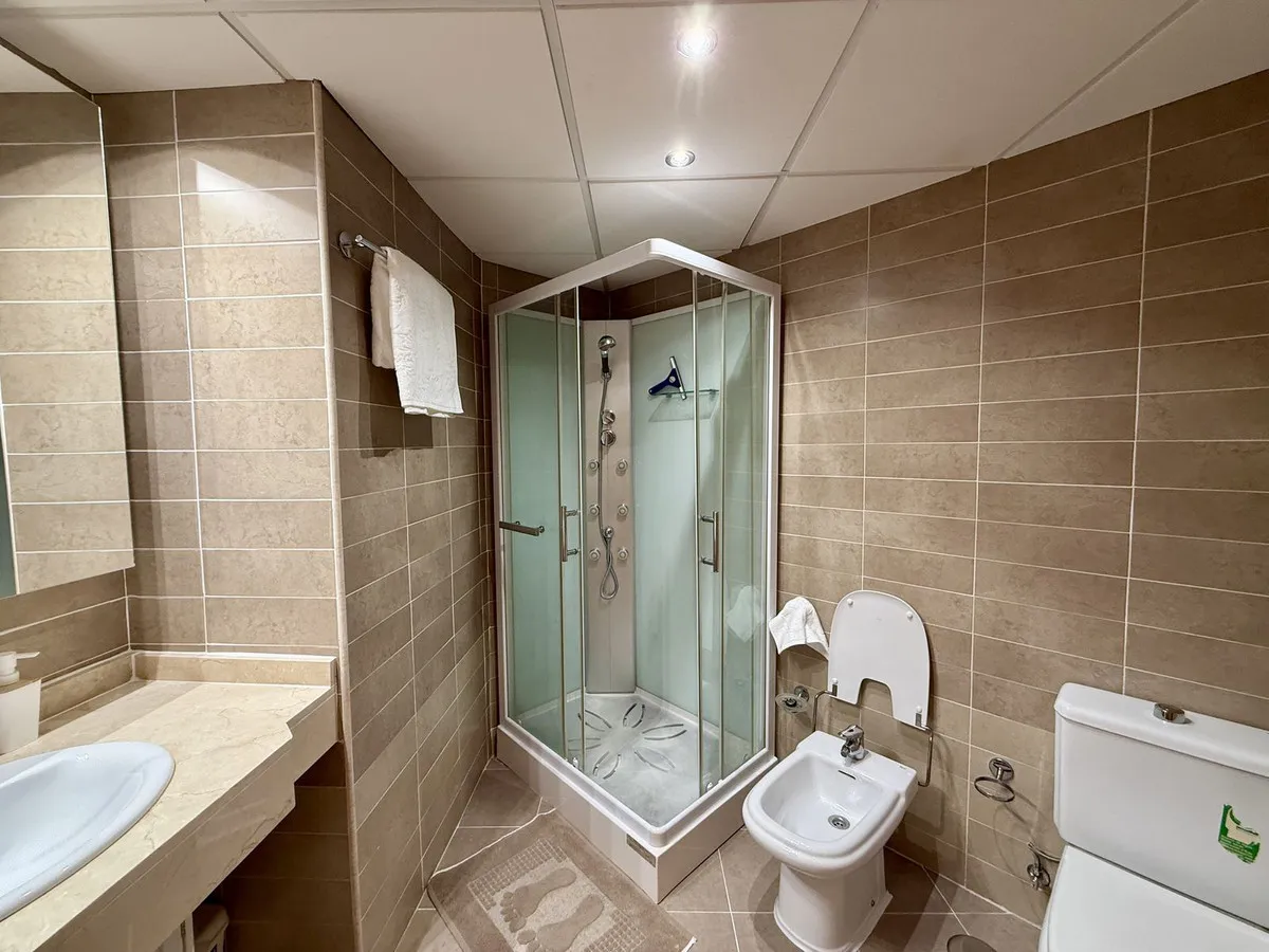 3c082c30-4253-4b4b-9b9c-57dac39aad52