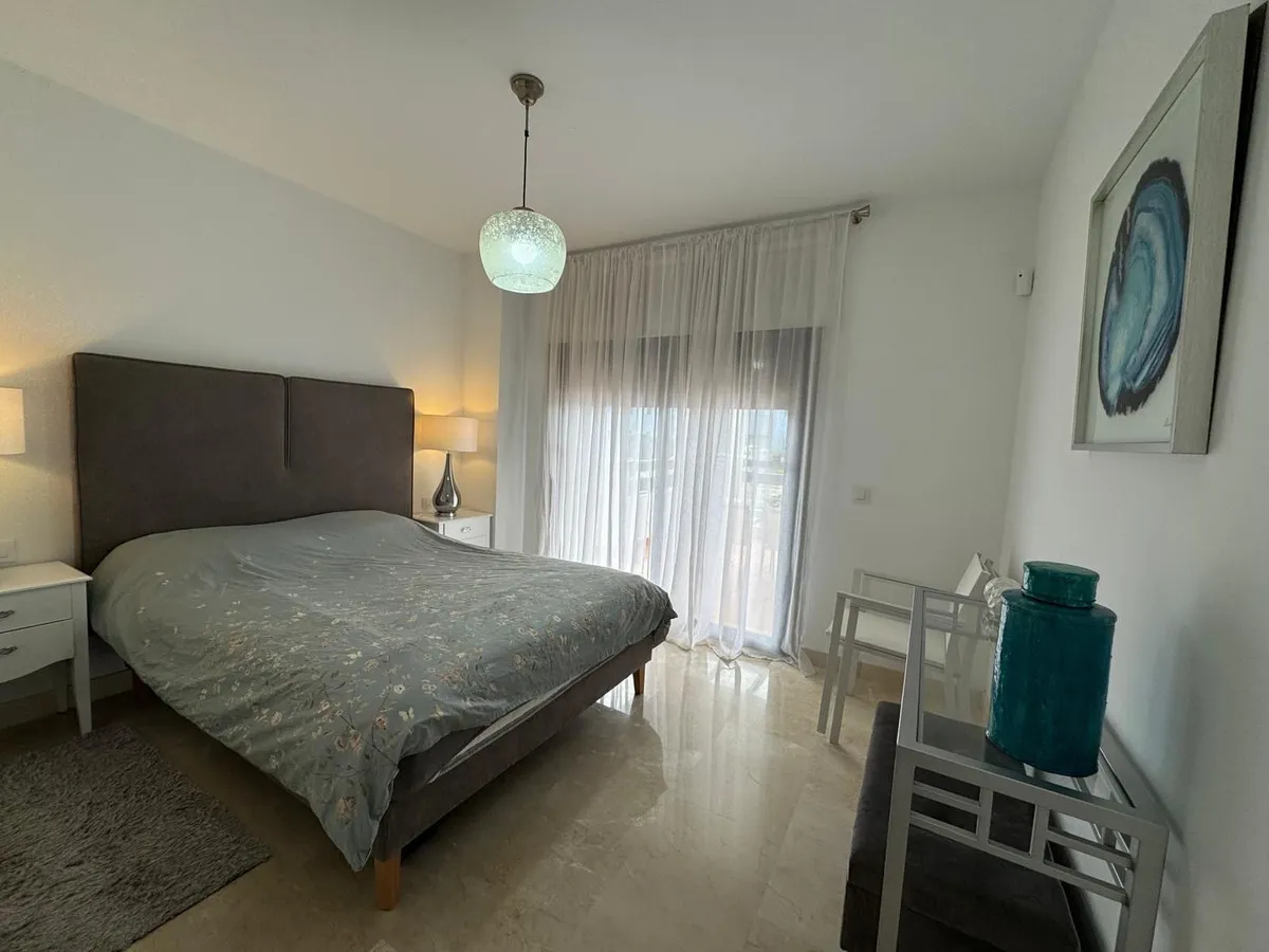 26c55b4a-b3a2-4662-bafd-543bac1e12d9