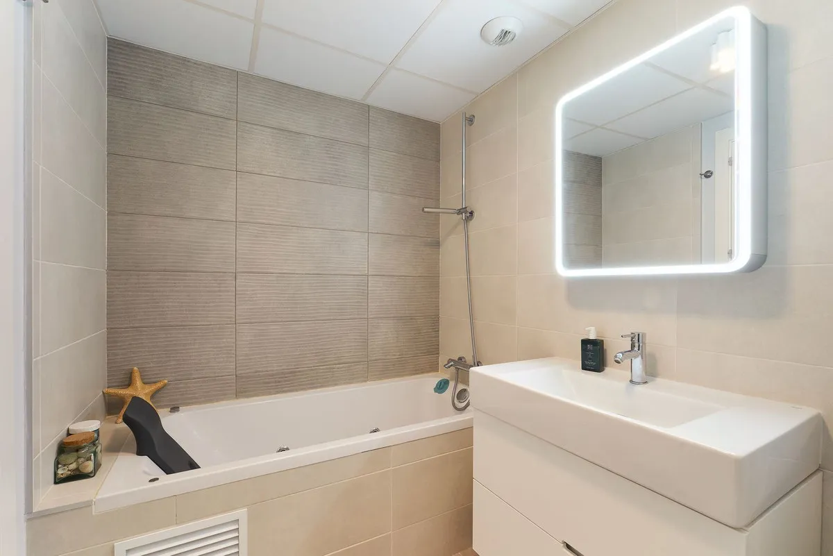 9a0300d2-16e4-453c-84d2-baa9f905f23d