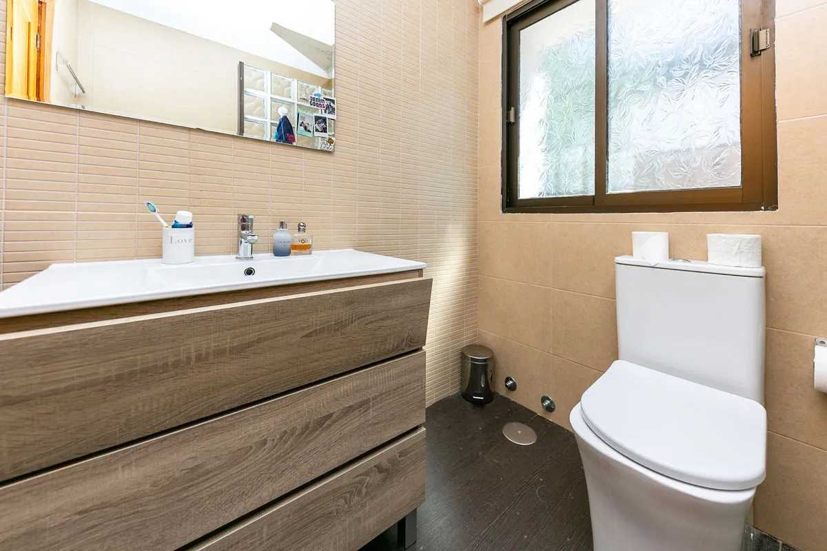 66b3c0b6-353c-4893-b144-33086ffbb68b