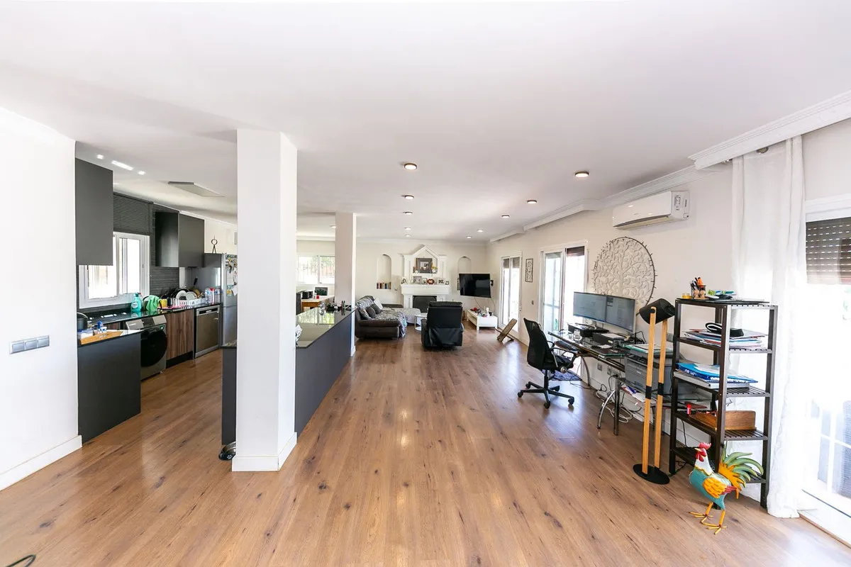 cbdd2379-e91b-44b9-bd2e-299b943336a3