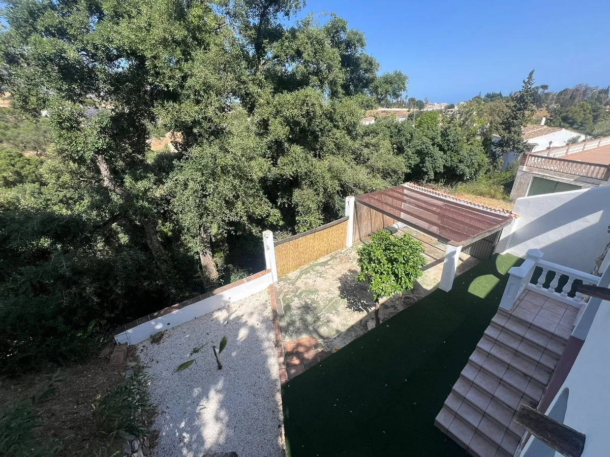 d1277387-0222-43f1-a8cc-56a6d809f660