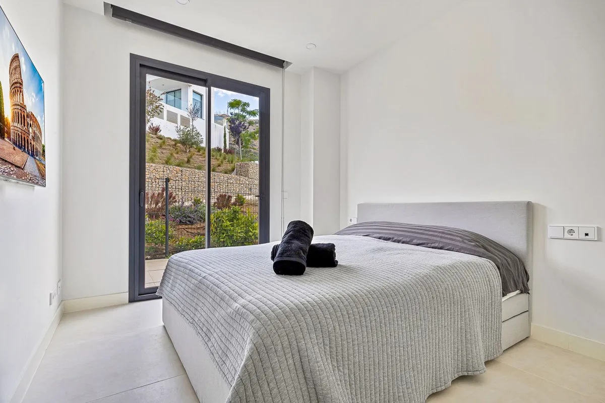 8eeb5258-d2f9-46b9-8328-fe3889e9e2fd