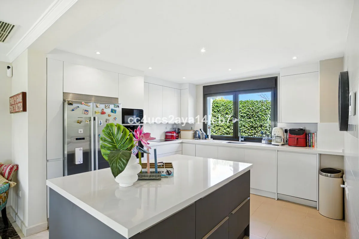 4da941b7-3184-437a-a7a5-0c74a87f0eb1