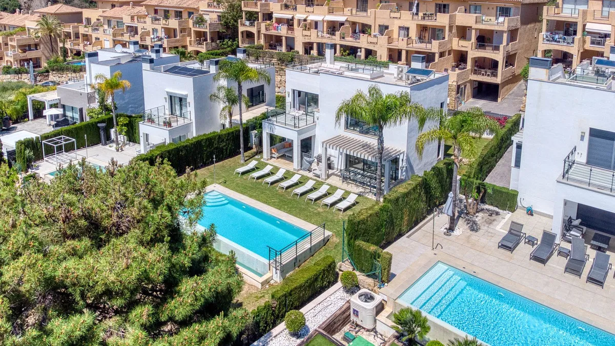 12a10afc-15b6-4e8a-b733-ad9d2bbb2a97