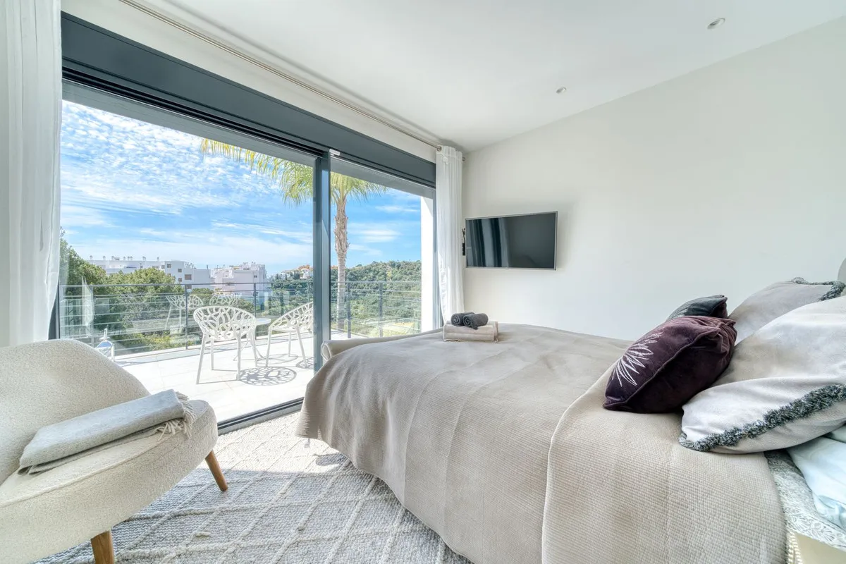 1fec3c1e-3e23-45a8-bbdf-620fc566f2a3