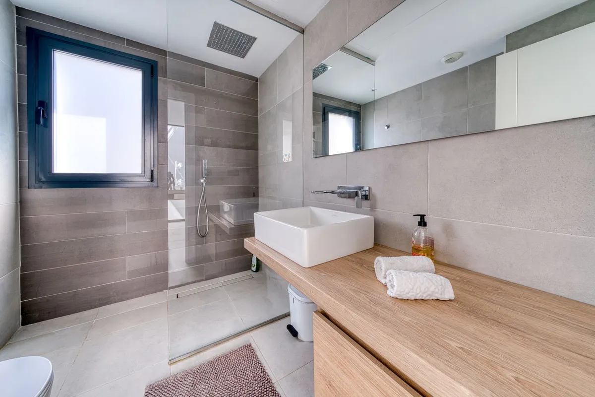 94ae7e12-765e-4d7c-9c2b-9494cd06203e