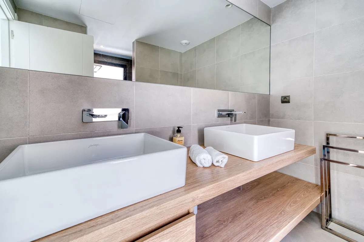 f1dabaa9-d4ff-4a7e-9925-1eb2622f1ef3