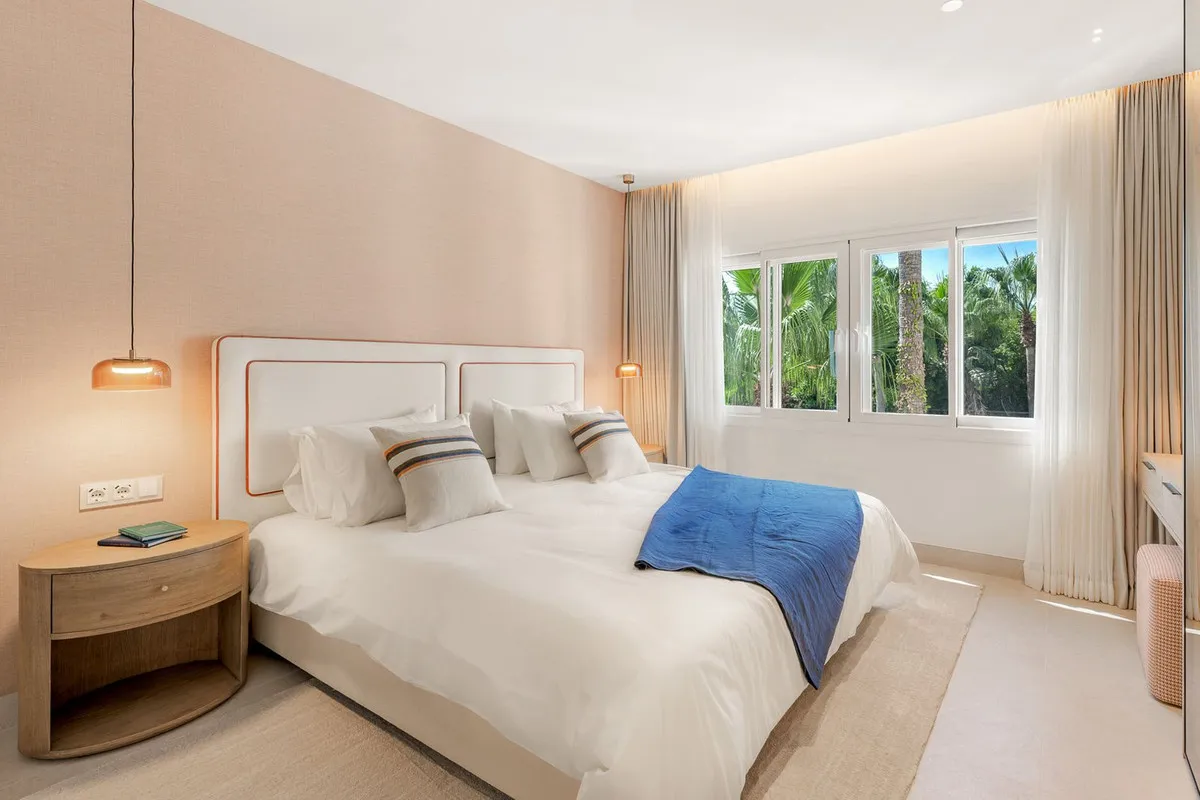 a5cec228-39a8-47b7-bae9-1e7db002cbe0