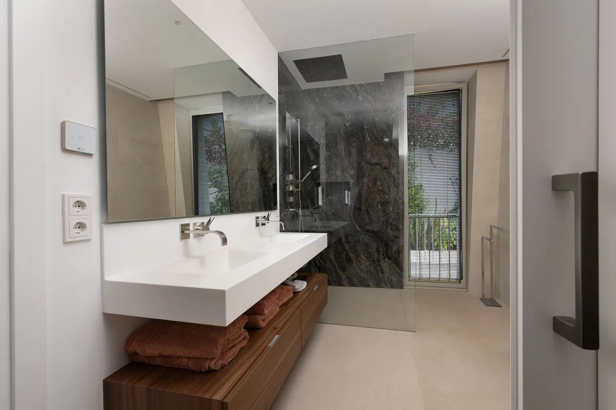 04f5caab-5a66-4b23-bbe0-6de1616e0831