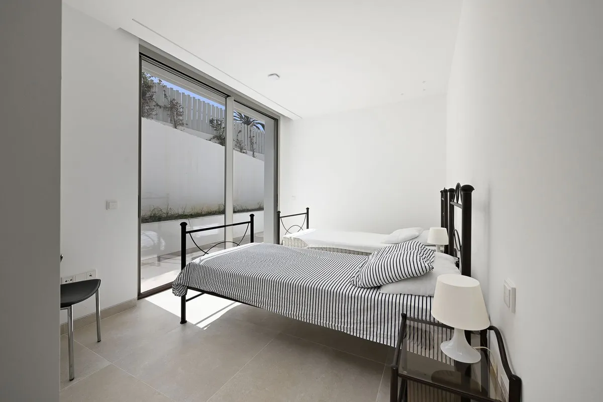 731f7703-4d97-41cc-947a-18cc972fdf38