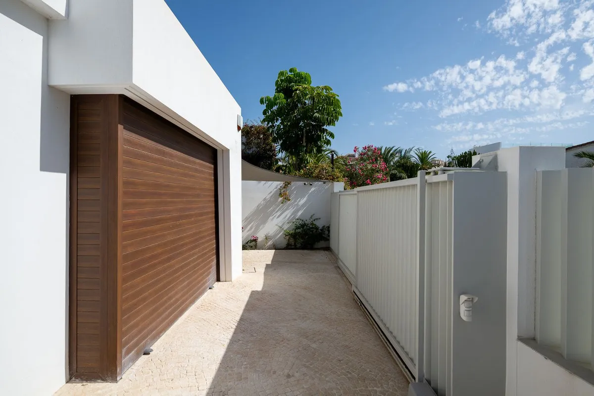 9e0d3f35-ae02-4120-858c-13ce30a0f940