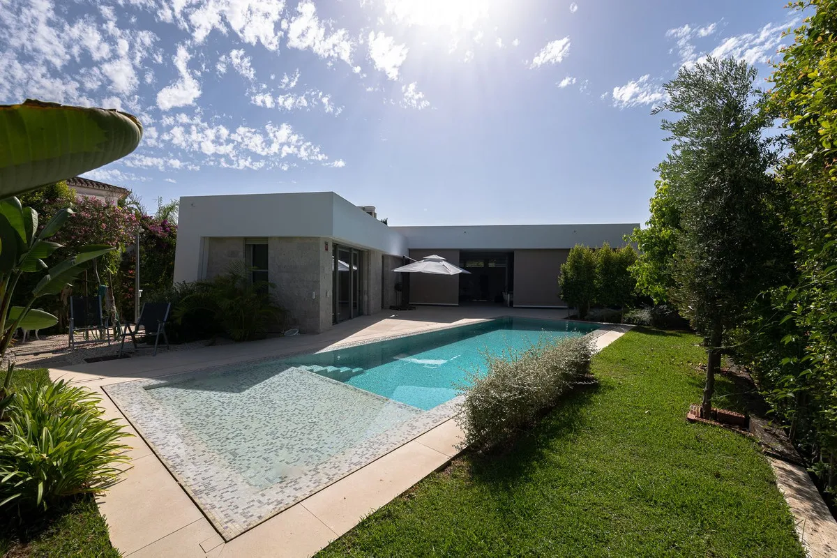 a33ef4d7-b610-4e95-a2c8-bd1bf655cb3e