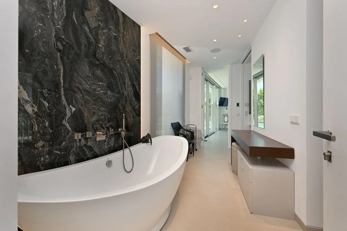 ae742b1d-f8b7-4f49-b98f-ee325847d6d4