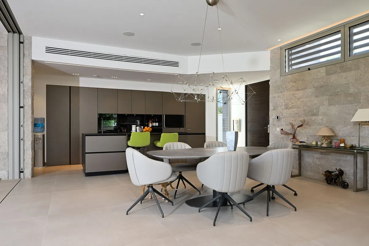 e738b565-e292-4329-9c1e-7b81cbc3594c