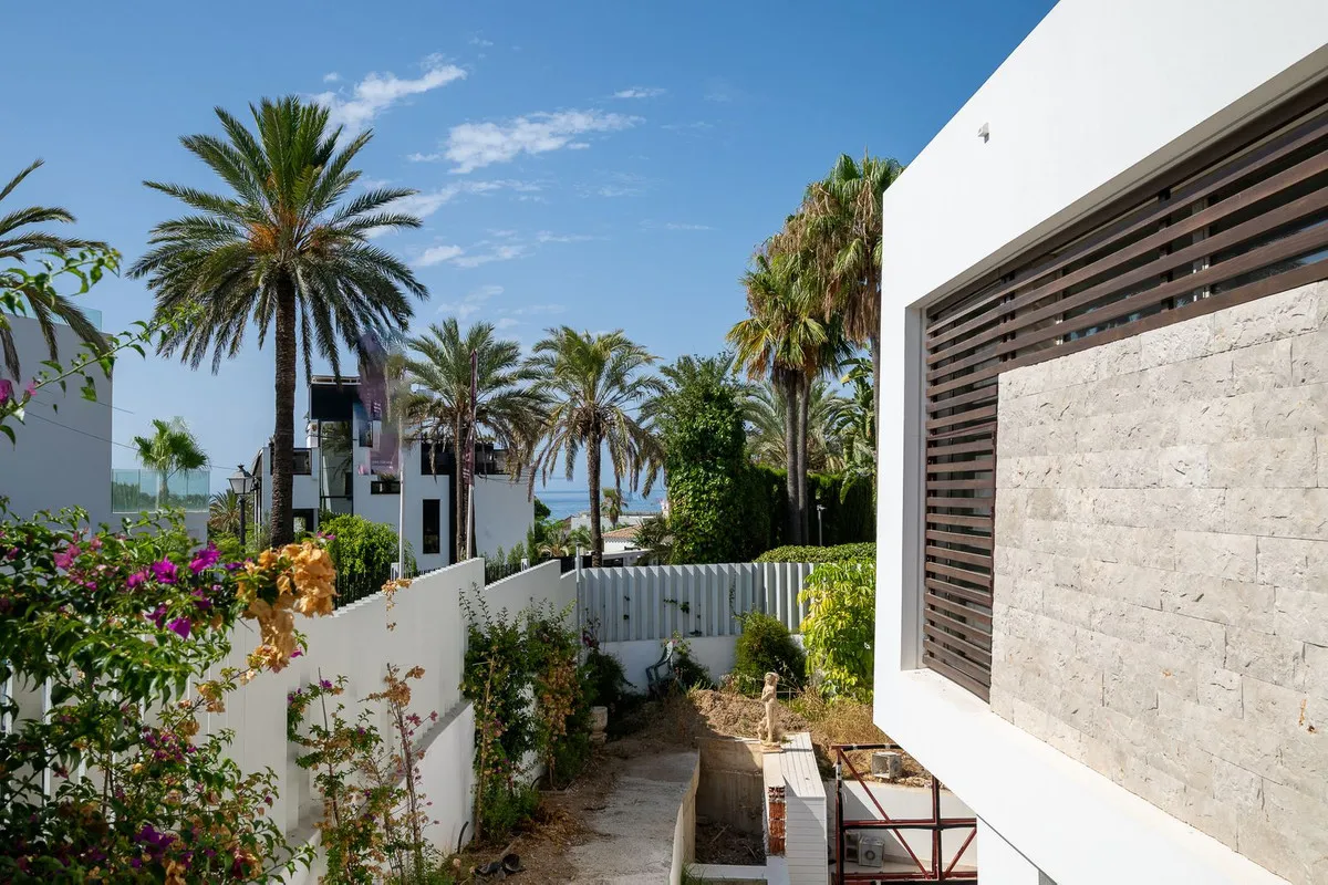 f5d49e1e-cd90-487a-a0d1-9ec1e631d128