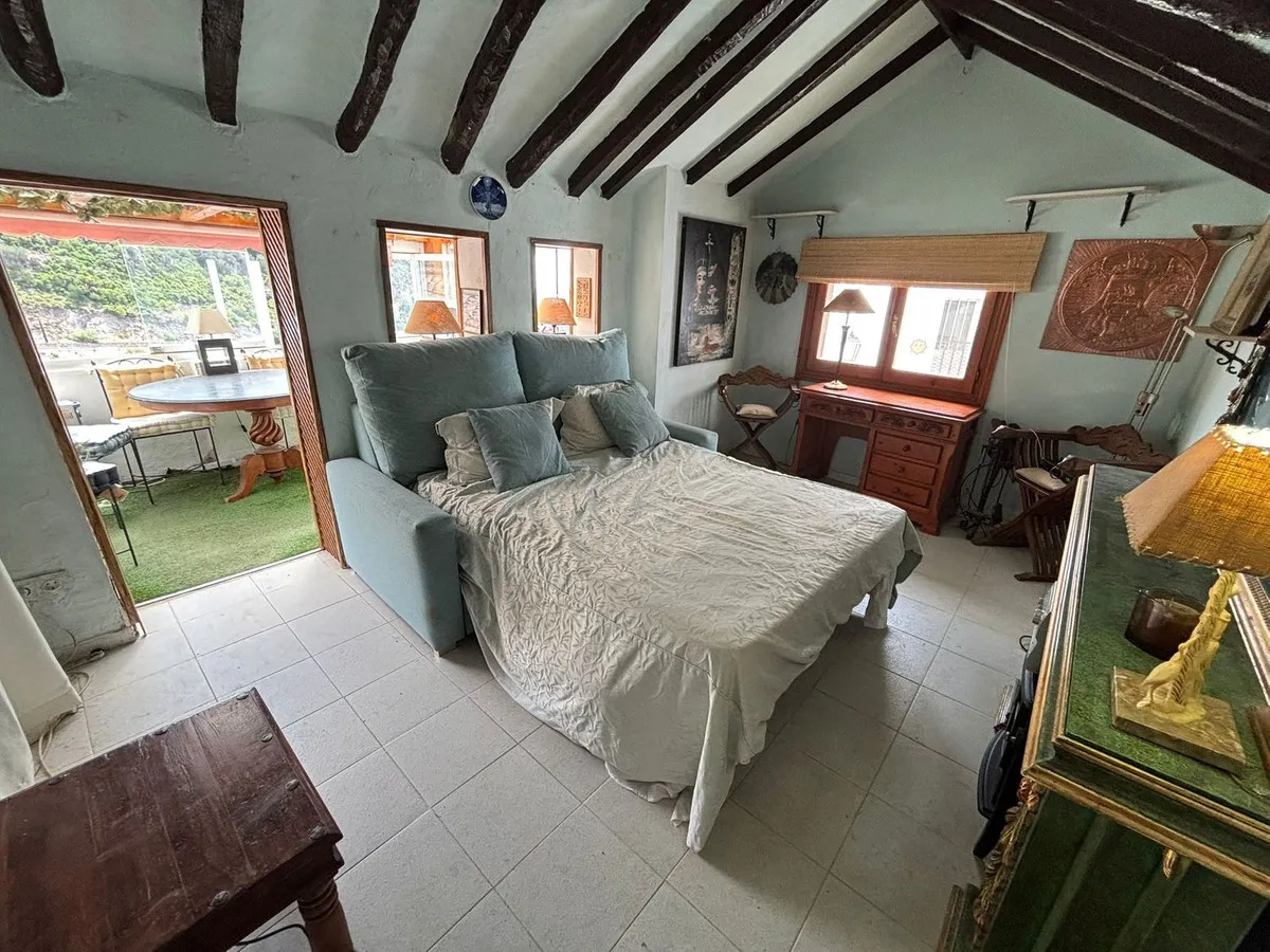 09d87eba-703a-49b6-ac23-5f9d723a9f0e