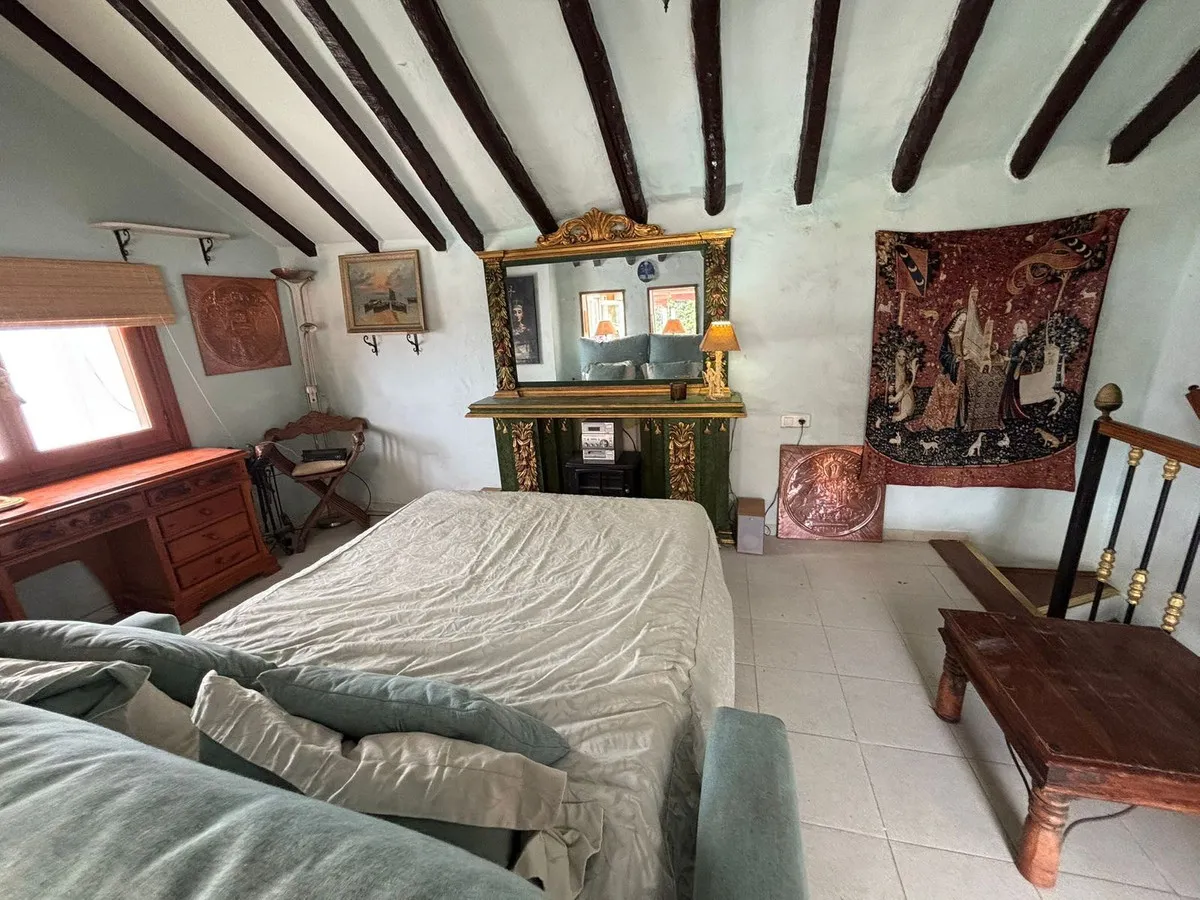 c18cb8ab-c0d8-4003-8756-1f967e422653