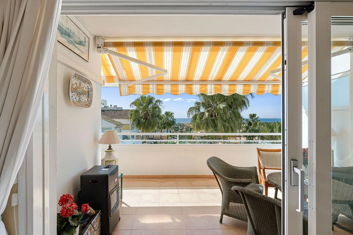 8e6da4c1-5f5d-45a1-9dcd-f7b6df00532a