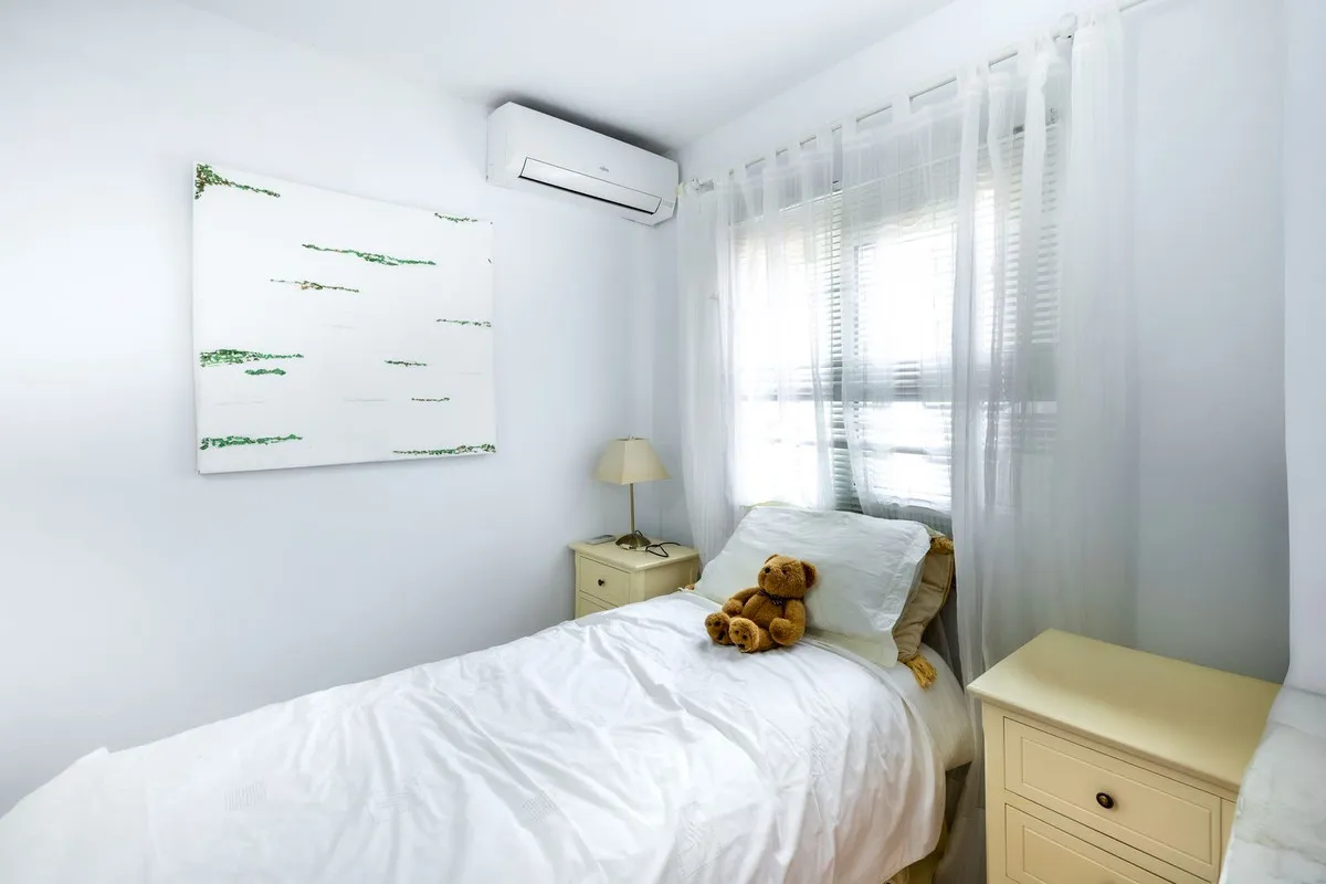 b1e1c094-f0b3-492f-be83-be354a6e539d