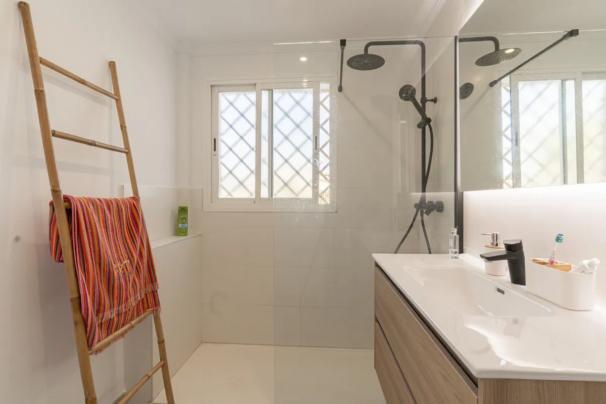 364b7931-b208-4401-ab0e-18f23276eb0e