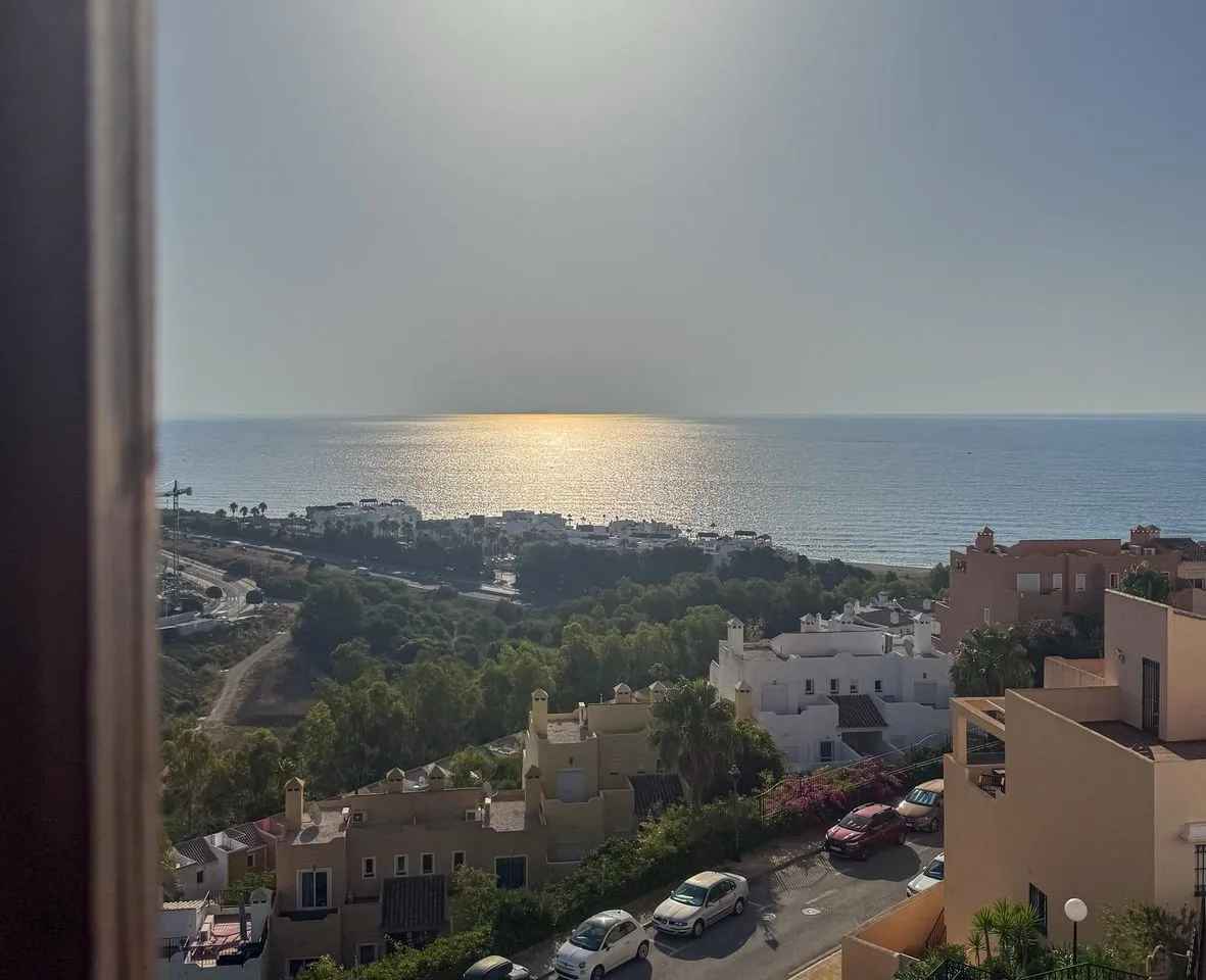 d8455d83-fc25-47e3-bf9c-5565336543a9