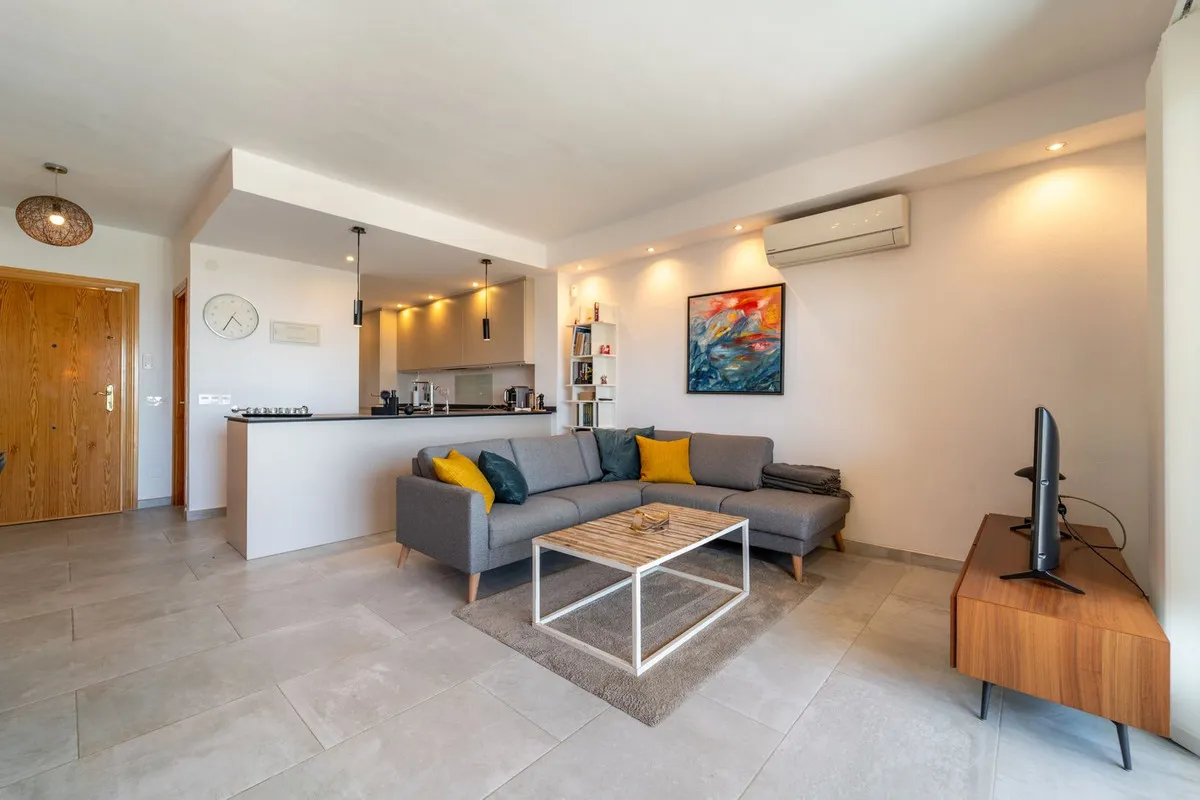 4cc9b74c-e898-4ada-9623-e0de7f4887f0