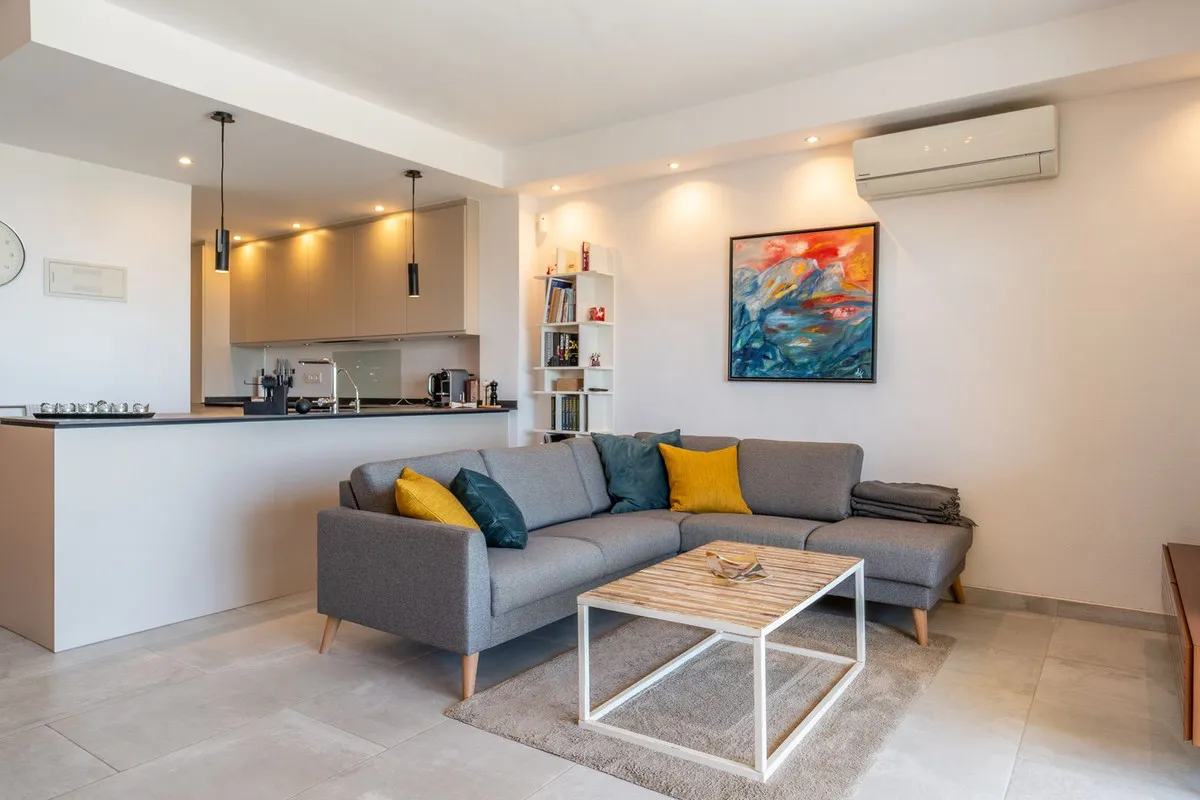 d9ec8df5-62ba-4c46-bdc6-056277f0377b