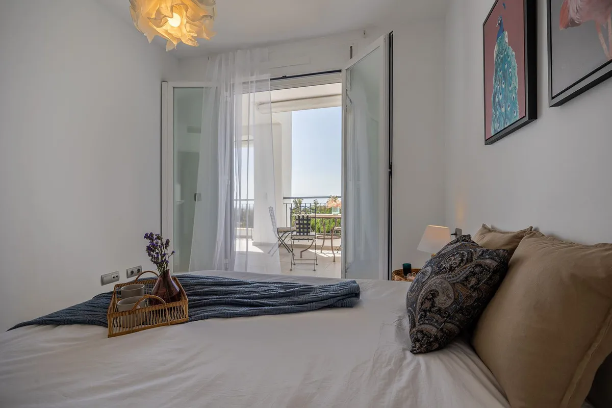 0d0ce1e8-8734-4d76-9394-d9402569e6b8