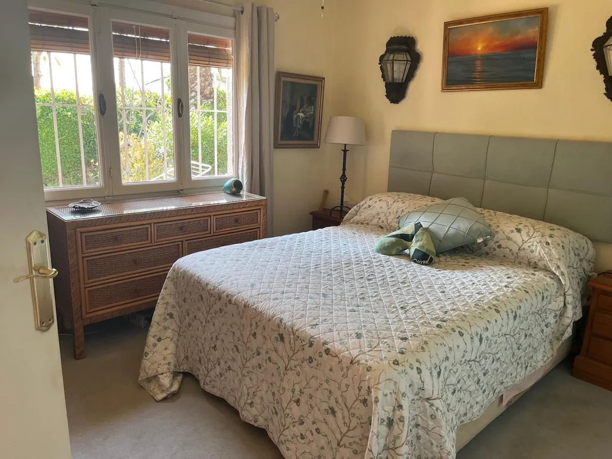 42f1a579-0dd4-4931-b579-0ebe43d24174