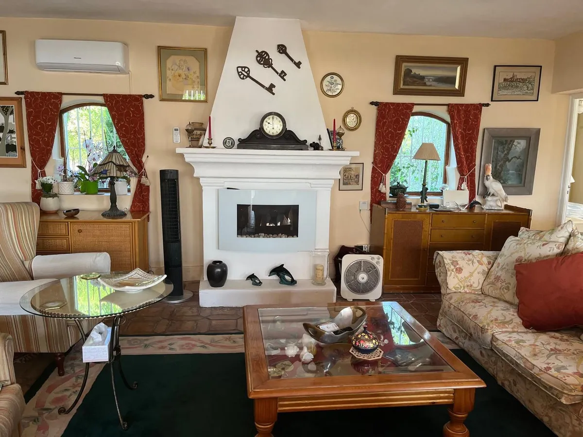 eecf73f8-5b5b-4dae-80e4-b51b361fd938