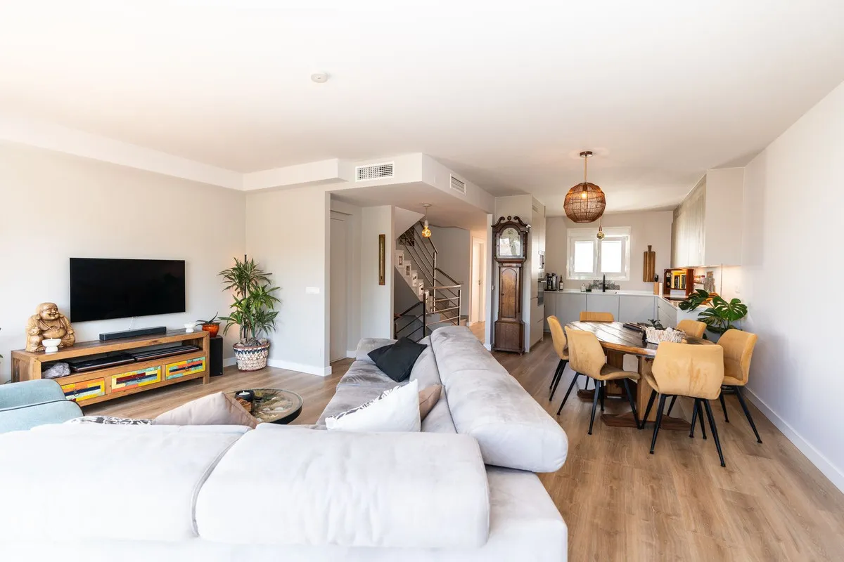 2c6fe5f3-3229-4a6c-9b0a-662a3826a584