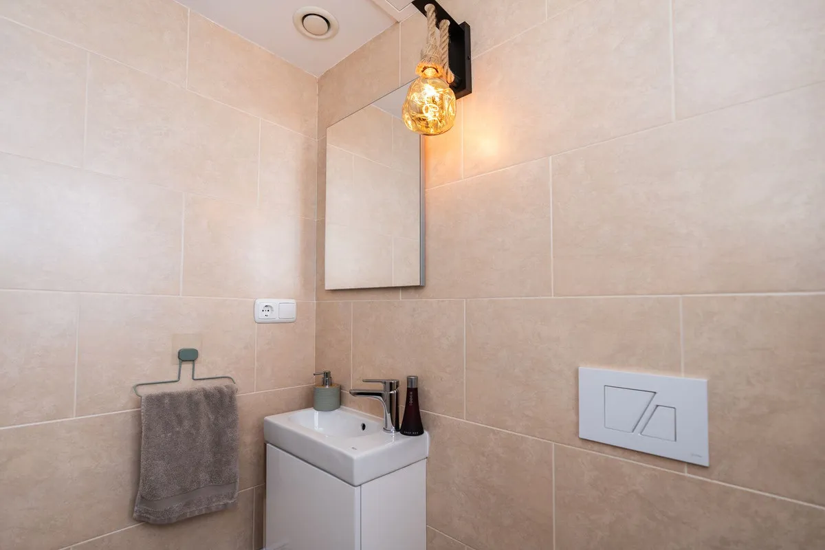 50b33b4e-eaf4-49dc-977f-dc4db19857c5